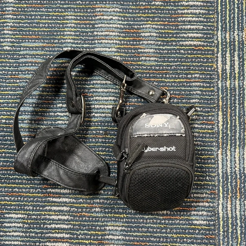 Sony Cyber-shot Camera Bag Black Nylon Padded Strap Belt Loop Case